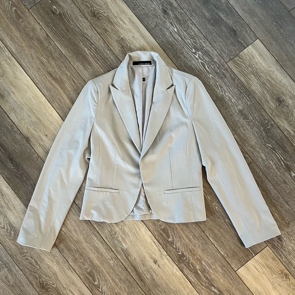 Amanda & Chelsea Light Gray Blazer
